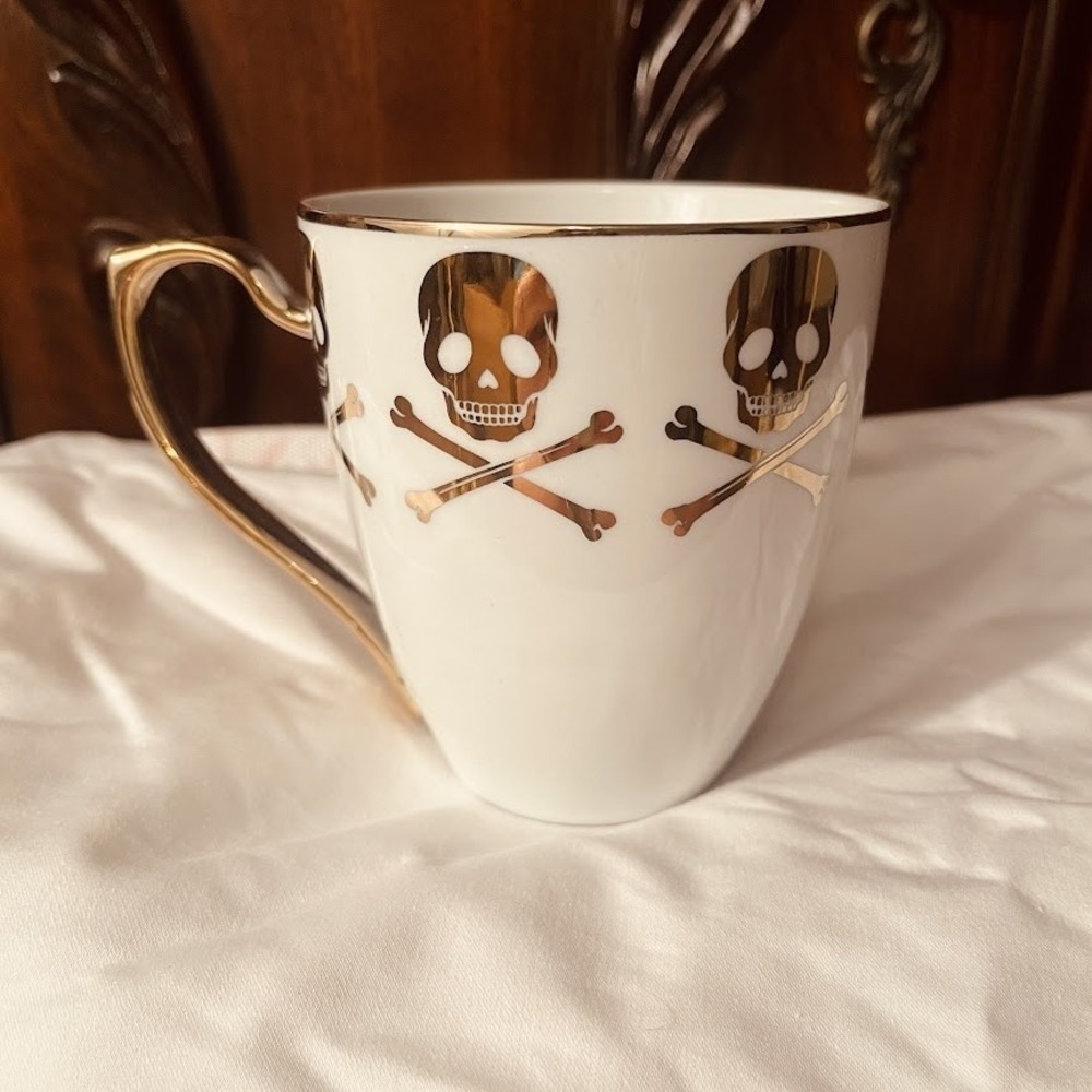 Ciroa Luxe Skull‎ Mug Porcelain Gold Metallic Accent Gothic Coffee Cup Halloween